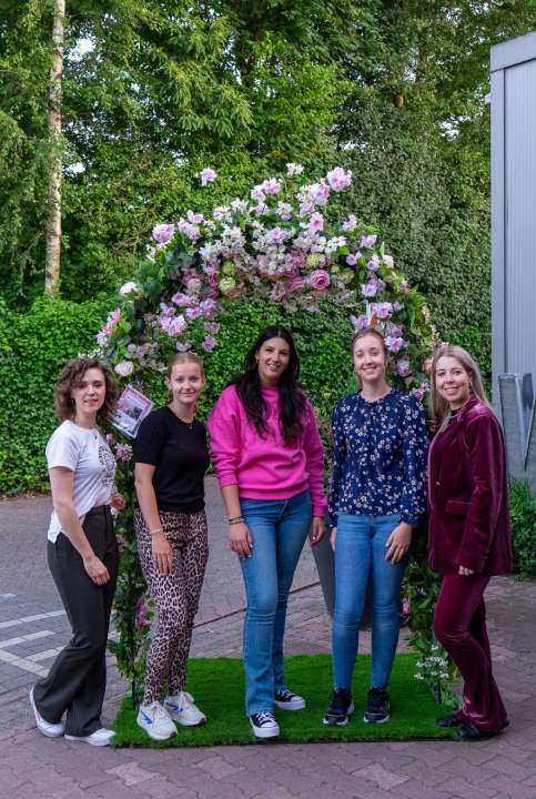 Huur onze flower wall, inclusief photobooth! | GroenRijk Den Bosch