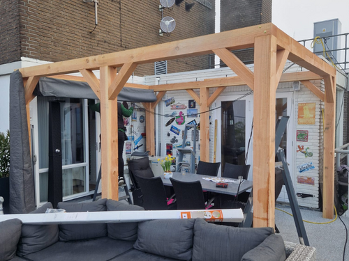 Project: Houten pergola met schaduwdoek