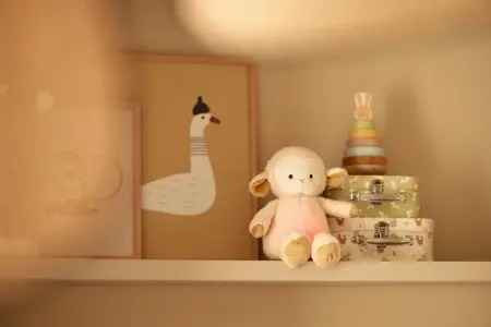 Jollein Knuffel met Licht en Geluid Sheep Sonny sfeer
