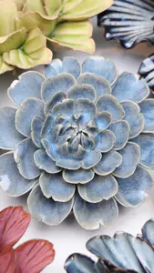 Keramiek Wandbloem Fancy Blue Fiesta Marigold sfeer